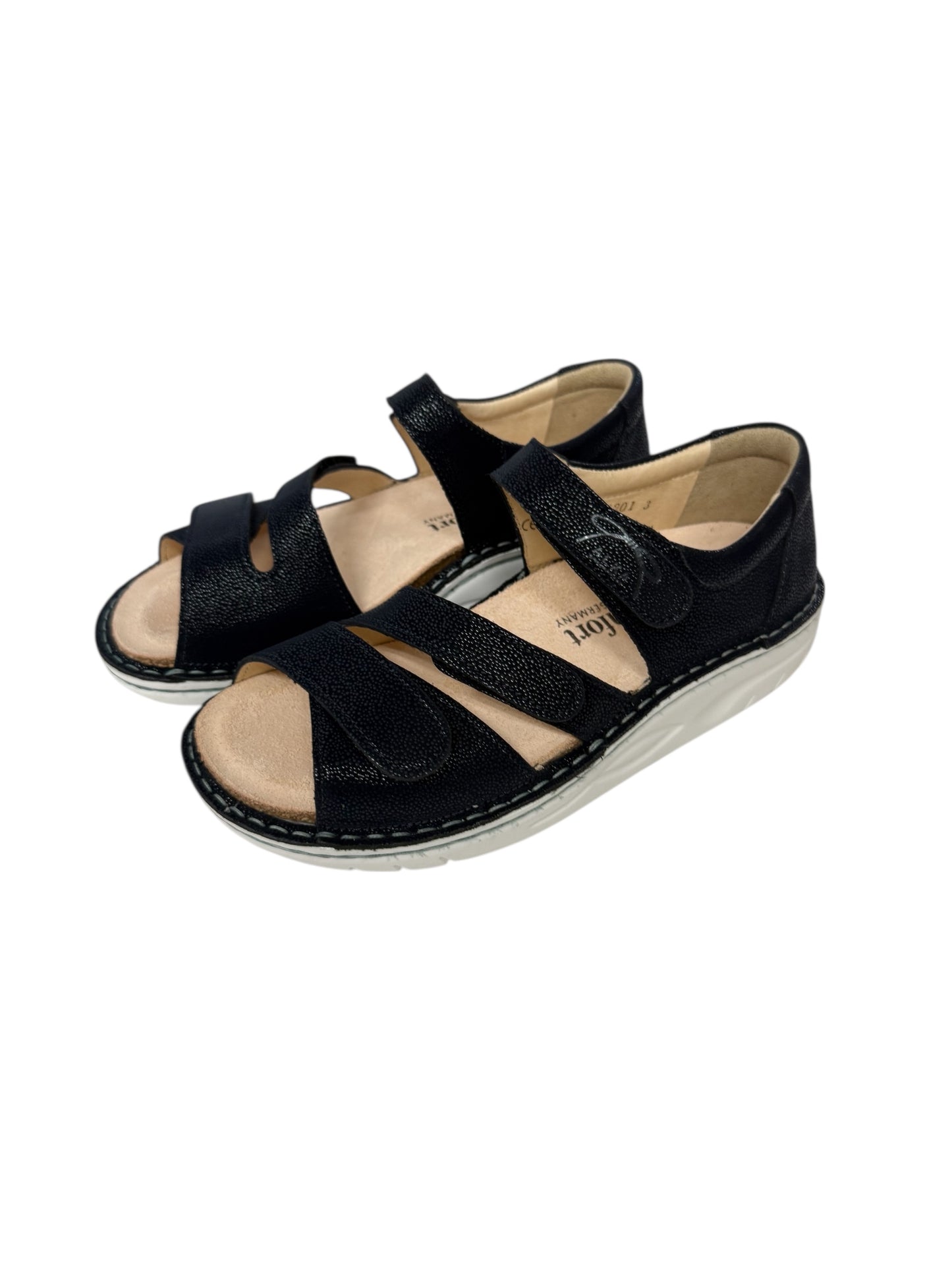 SUGAMO（スガモ）ネイビードット